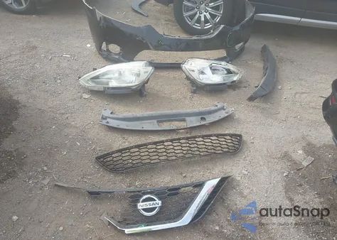 2017 Nissan Sentra Sr z USA, uszkodzony, nr VIN 3N1AB7AP5HY236702